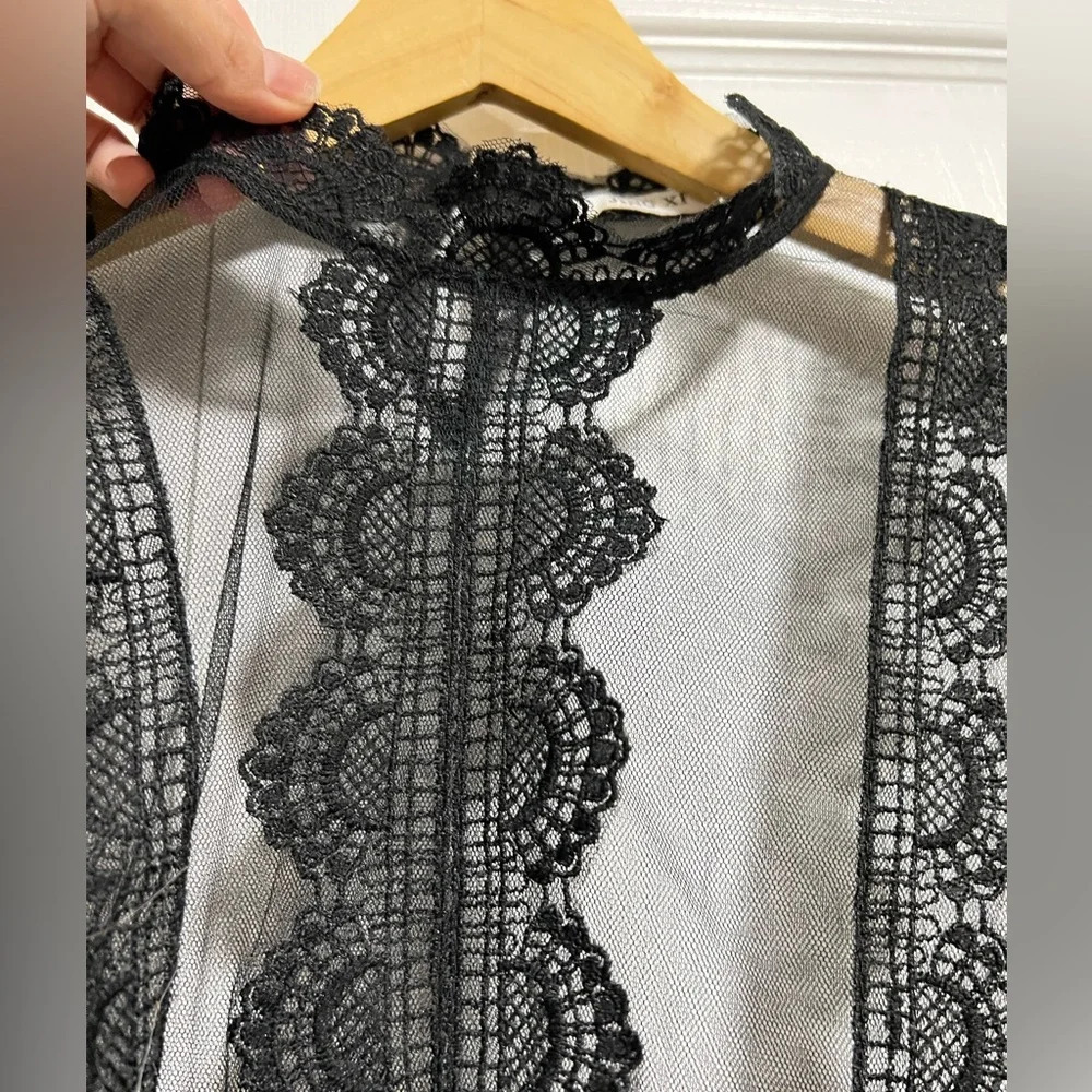 Lace Top Size Small - Picture 3 of 7
